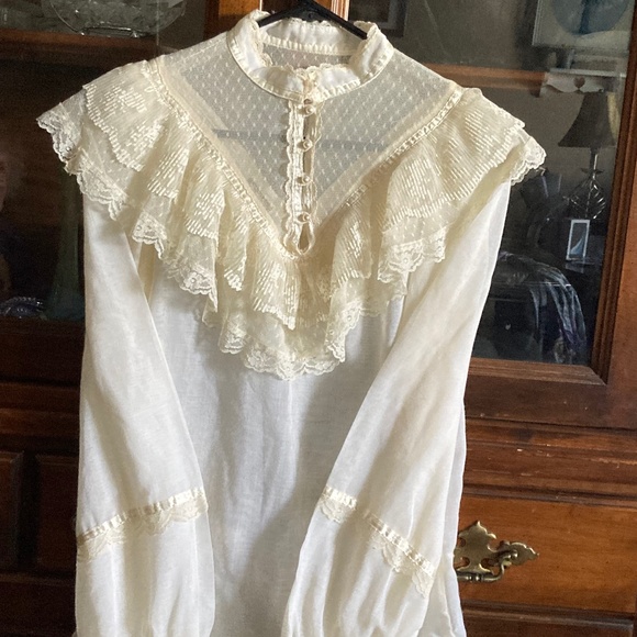 Jessica Gunnies Blouse - Picture 1 of 4